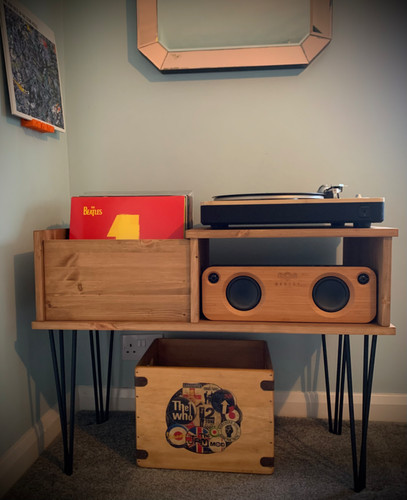 Record player stand/vinyl